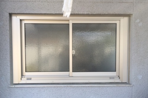【高槻藤の里町店】浴室の窓改修工事　スマートカバー工法